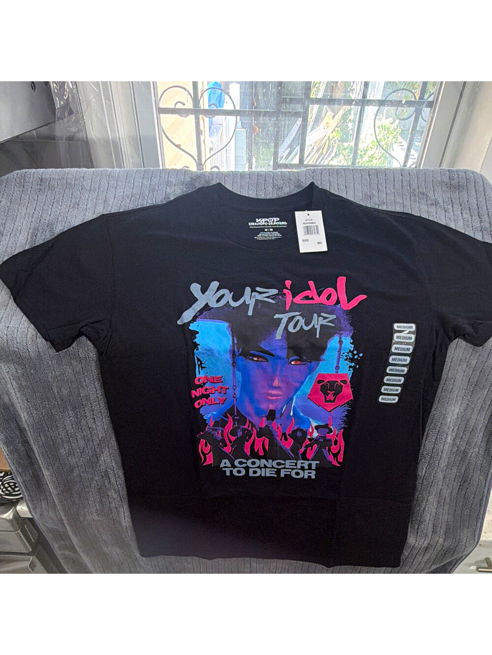 Netflix KPop Demon Hunters Your Idol Tour Tee Black Men’s M, L, XL. NEKP006MSC